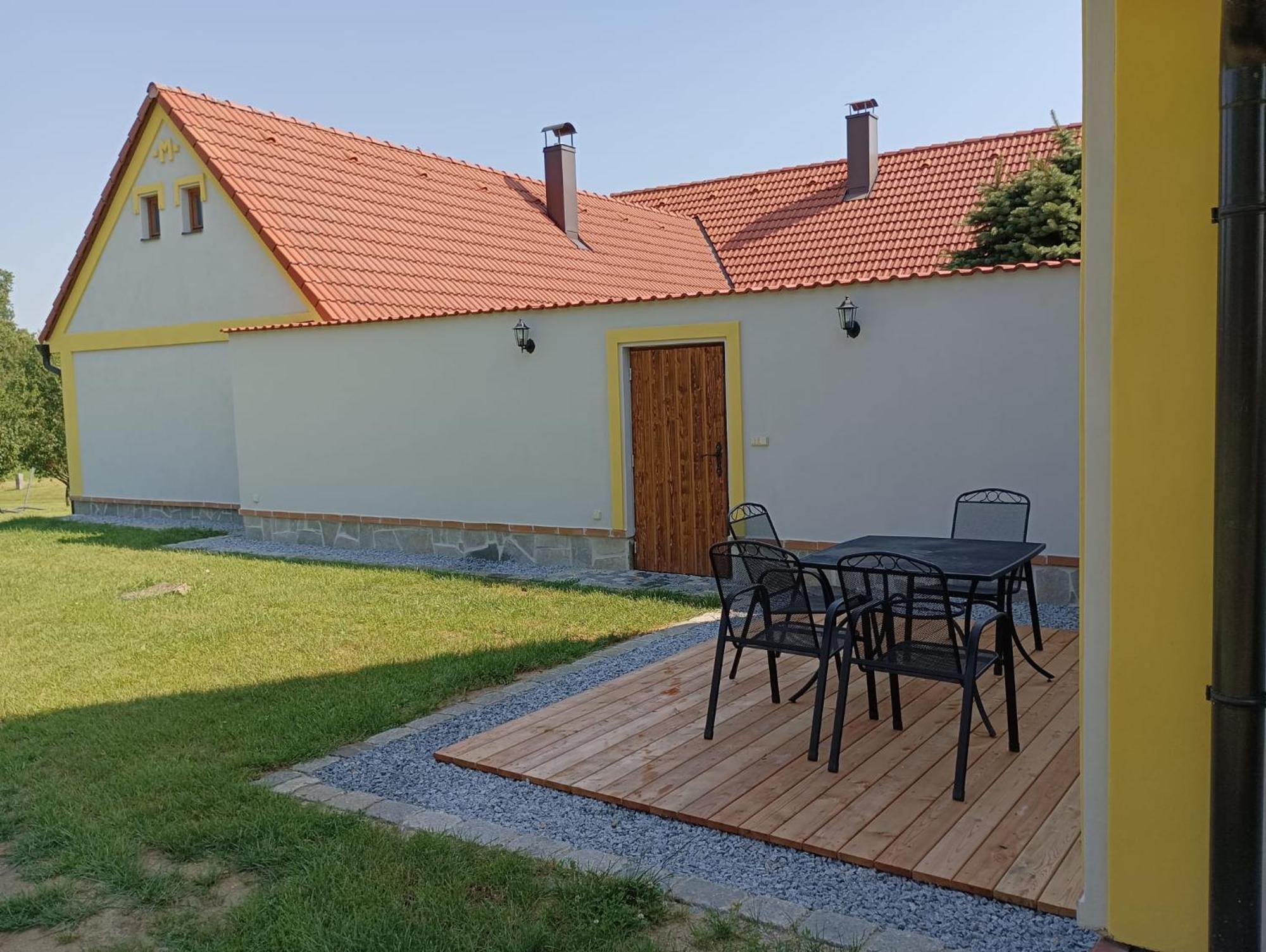 Apartman Na Statku Jílovice Extérieur photo