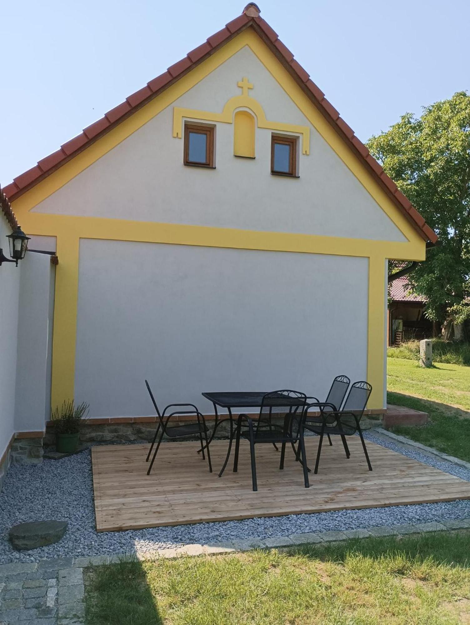 Apartman Na Statku Jílovice Extérieur photo